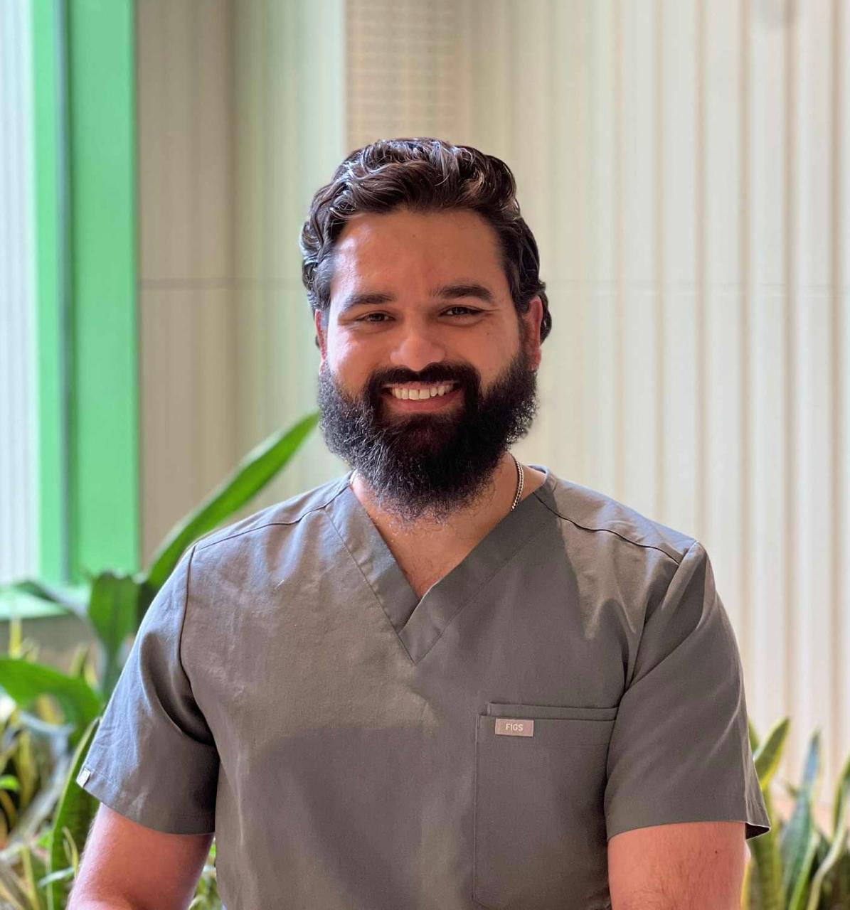 Dr. Samar Khanna